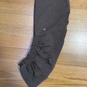 Lululemon Capri Ruffled Bottom, wide wasteband